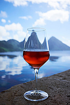 玻璃杯,玫瑰葡萄酒,远眺,皮通山,圣卢西亚,加勒比