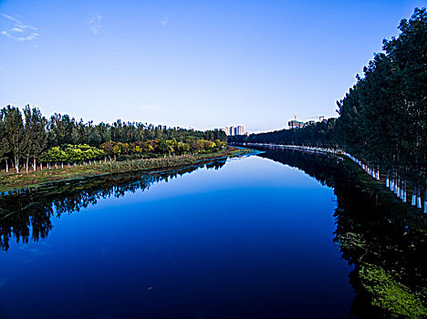 航拍河流