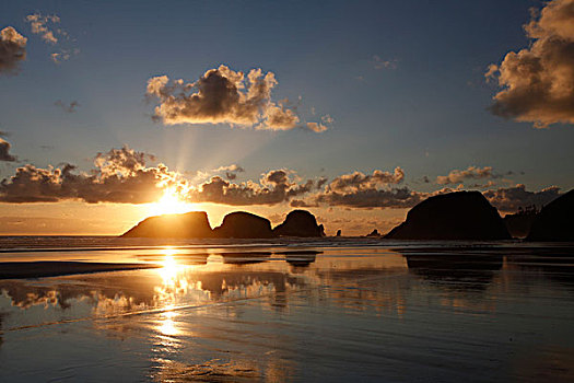 日落,坎农海滩,俄勒冈,美国
