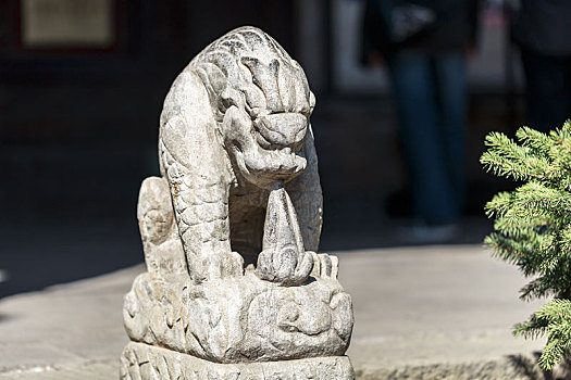 中国山西省平遥古城文庙内古代瑞兽狴犴石雕