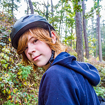 年轻,少男,树林,自行车头盔