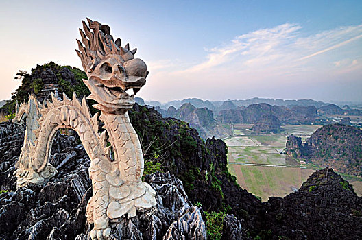 龙,雕塑,石灰石,山,靠近,干燥,下龙湾,越南,东南亚,亚洲