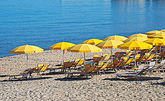 城镇,海滩,黄色,伞,切法卢,西西里,意大利,欧洲