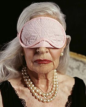老年,女人,戴着,粉色,眼罩