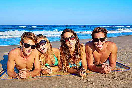 群体,年轻,朋友,情侣,头像,海滩,躺着,沙子,暑假
