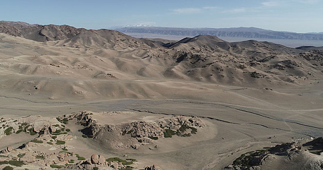 新疆伊吾,草原上的花岗岩,天山下的红石峪