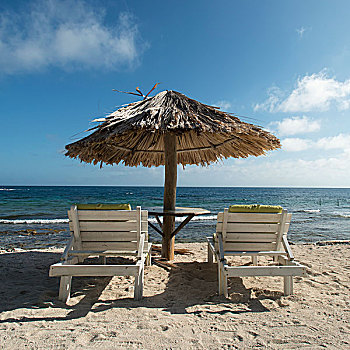两个,椅子,伞,海滩,乌托邦,乡村,海湾群岛,洪都拉斯