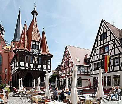 城镇,尖顶,教堂,半木结构房屋,马尔克特广场,奥登瓦尔德,黑森州,德国,欧洲