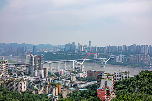 重庆鹅岭印刷二厂文创公园眺望重庆菜园坝长江大桥