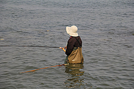 海里钓鱼人