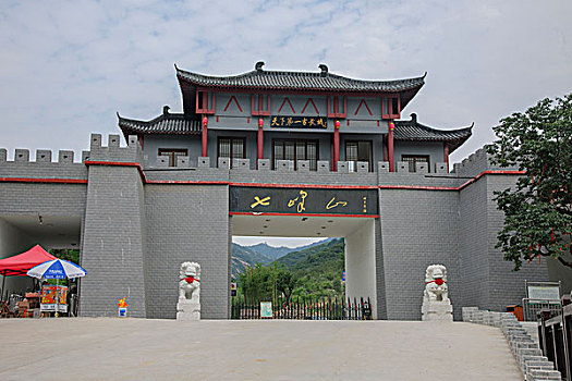 南陽(yáng)方城七峰山景區(qū)大門