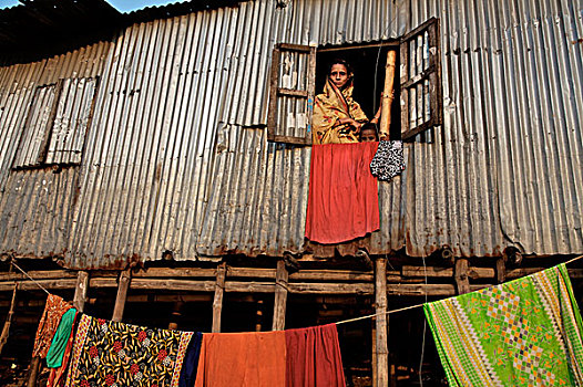 老太太,孩子,窗户,家,贫民窟,湖,区域,达卡,城市,孟加拉,儿童,温度