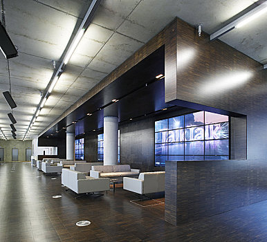 交谈,总部,伦敦,英国,2009年,内景,展示,宽敞,区域,巨大,液晶显示屏,背景