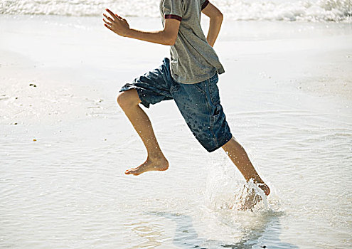 男孩,跑,海浪,海滩