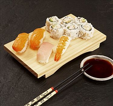 握寿司,寿司卷,寿司,棋盘