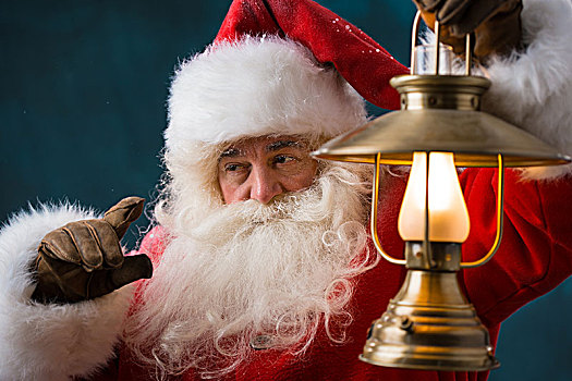 圣诞老人,拿着,发光,灯笼,户外,北极,夜晚