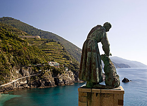 意大利,五渔村,雕塑,阿西尼城,爱抚,狗,向外看,上方,海洋