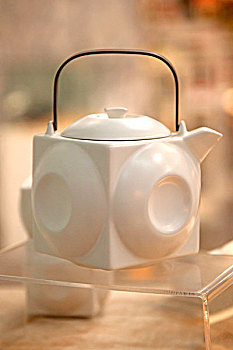 碗型白釉茶壶