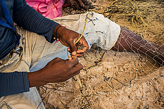 渔民,修理,渔网,德尔加杜角省,莫桑比克