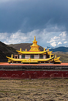 金色屋顶的寺庙