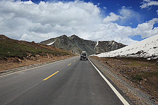 天山上的公路