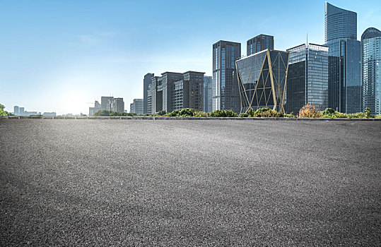 汽车广告背景,公路和现代城市建筑