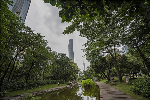 夏天阳光下羊城广州珠江新城gbd商务区的高楼大厦