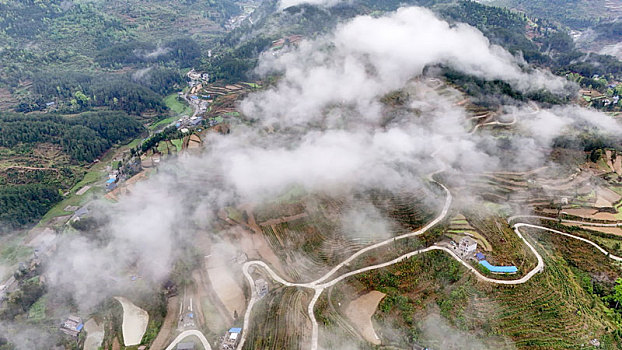 重庆酉阳,青山雾漫别样美