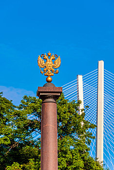 俄罗斯海参崴胜利广场双头鹰雕塑