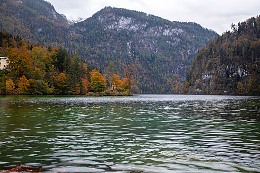 德国美丽的国王湖洁净的湖水与美丽建筑