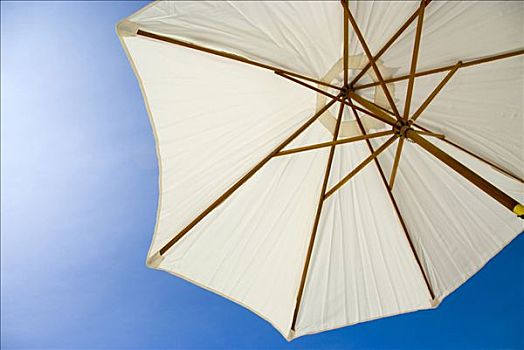 遮阳伞,蓝天