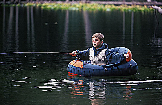 男孩,飞钓,浮圈,小,湖,不列颠哥伦比亚省,加拿大