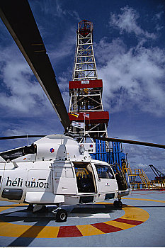 直升飞机,近海石油钻井,文莱