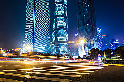 上海陆家嘴金融和现代城市夜晚背景贸易区