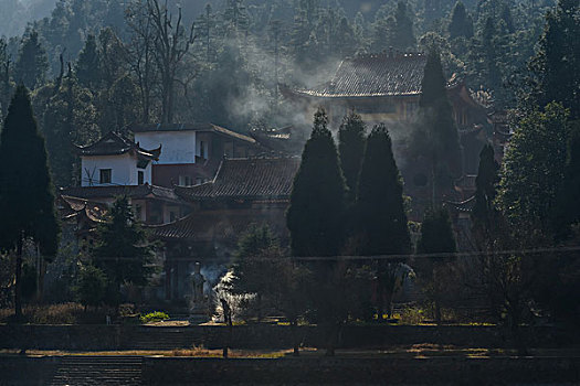 树,蓝,背景,池塘,倒影,烟,枯枝,寺庙,太阳,阳光,水,岸,淤泥,泥潭,村庄,山岗