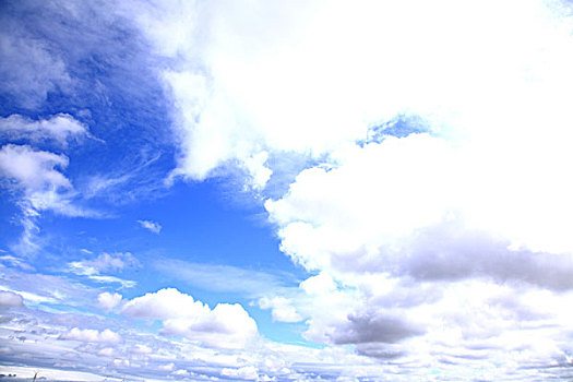 蓝天下的白云