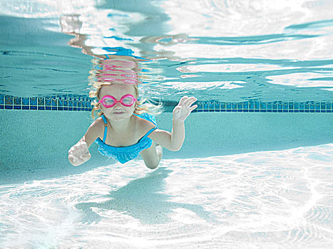 美国,犹他,女孩,2-3岁,游泳,游泳池