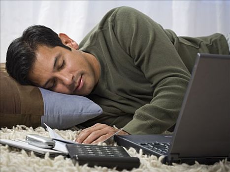 男人,睡觉,垫子,笔记本电脑