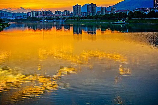 建筑群,高楼,河,灯,夜景,倒影,蓝天,白云