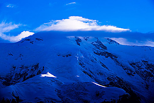 新疆,雪山,蓝天,白云,光线