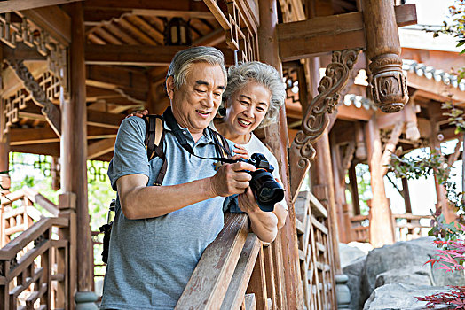 老年夫妻旅游