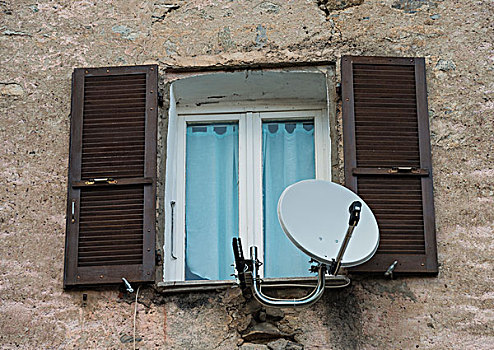 窗户,荒废,建筑,碟形卫星天线,打开,百叶窗,科西嘉岛,法国,欧洲