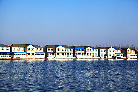 湖边的度假屋