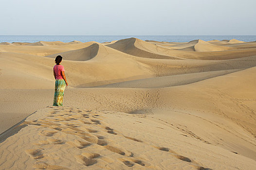 女人,站立,沙丘,大卡纳利岛,加纳利群岛,西班牙