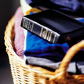 圣经,洗衣服,折叠,篮子