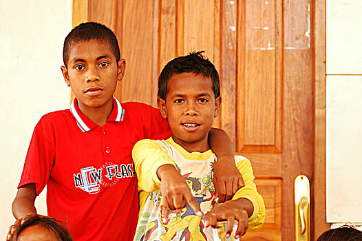 profile,of,young,timorese,children,with,blurred,background