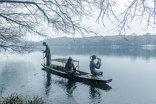 杭州西湖茅家埠雪景雕塑