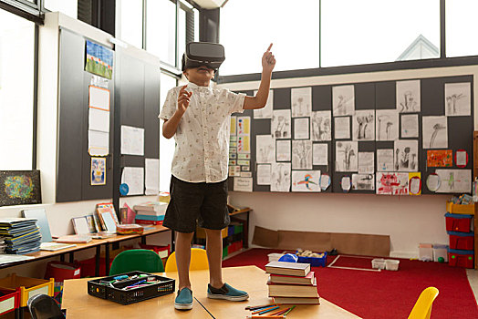 男生,虚拟现实,耳机,书桌,教室