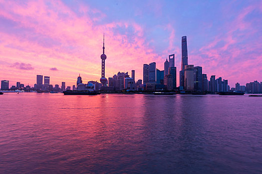 上海外滩早晨火烧云