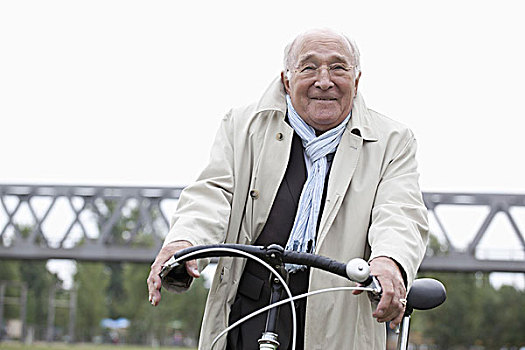老人,骑自行车,自行车